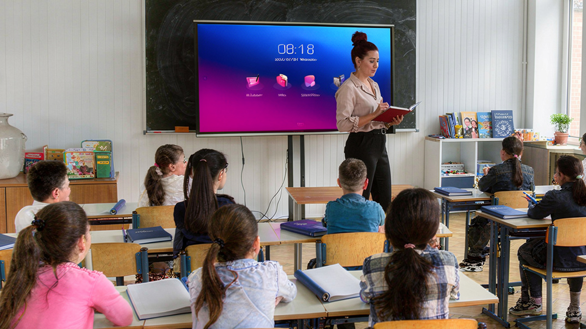 Aula con pantalla interactiva